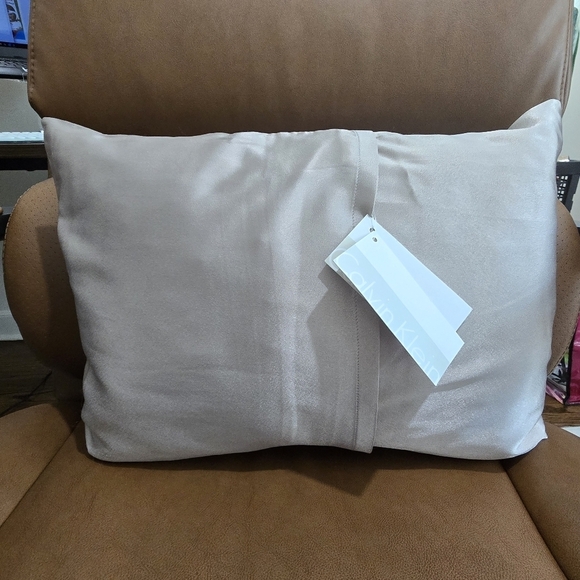 ⭐️40% Off⭐ Calvin Klein Smoke Champagne Mirrored Ribbon Deco 12"x16" Pillow - Picture 6 of 9